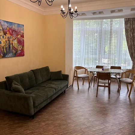 On Franzuskiy Bulvar