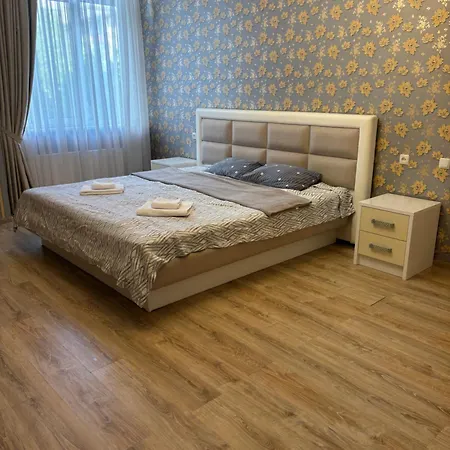 On Franzuskiy Bulvar Apartament *